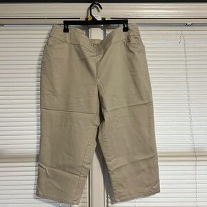 Women’s Croft & Barrow size 18 effortless stretch capri